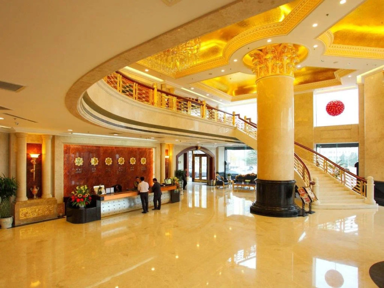 Enrichee Gloria Plaza Hotel — отель в удобной локации в Циндао