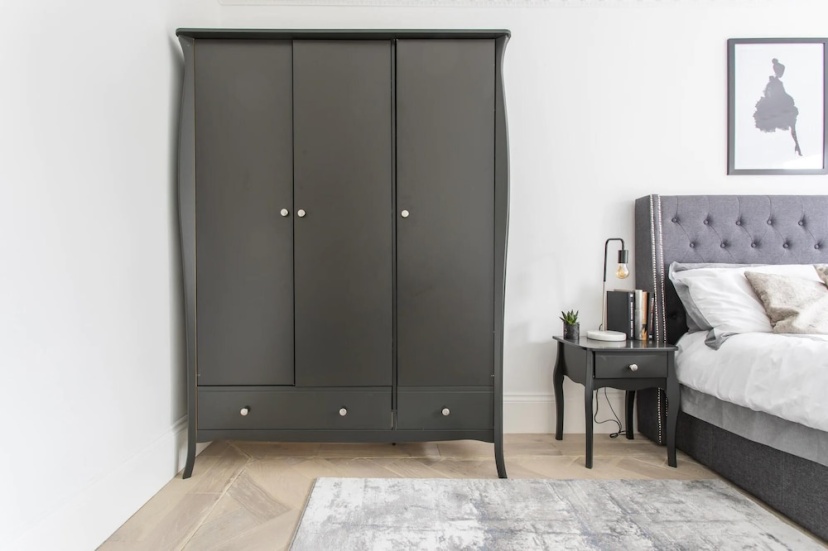 Цены на 4-bed Flat in West London, Sleeps 8, 8 min to Tube в Лондоне
