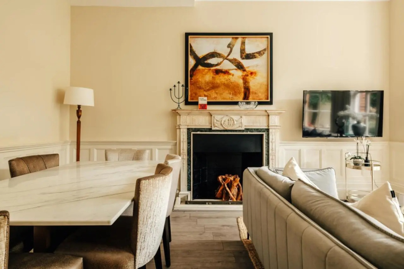 Цены на The Egerton - Serviced  Apartments в Лондоне