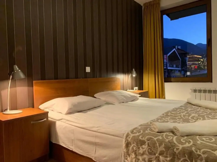 Room-granat Double Room 1- Next to Gondo — отель с удобным расположением в Банско