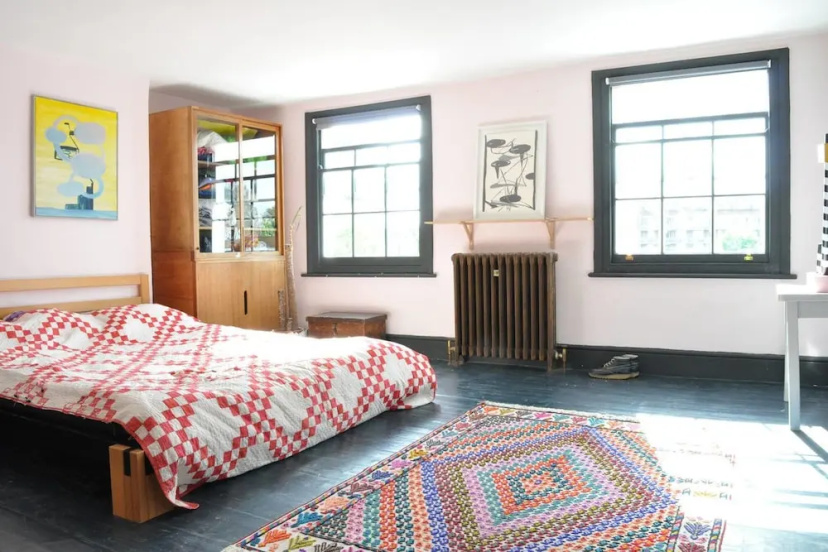Colourful 3 Bedroom House in Camberwell — забронировать отель в Лондоне