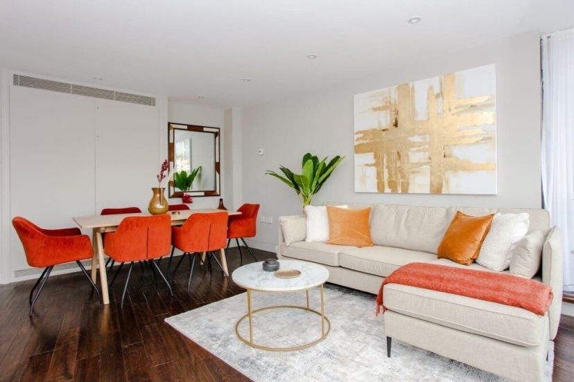 Цены на The Parliament View Place - Modern and Bright 3bdr Flat в Лондоне