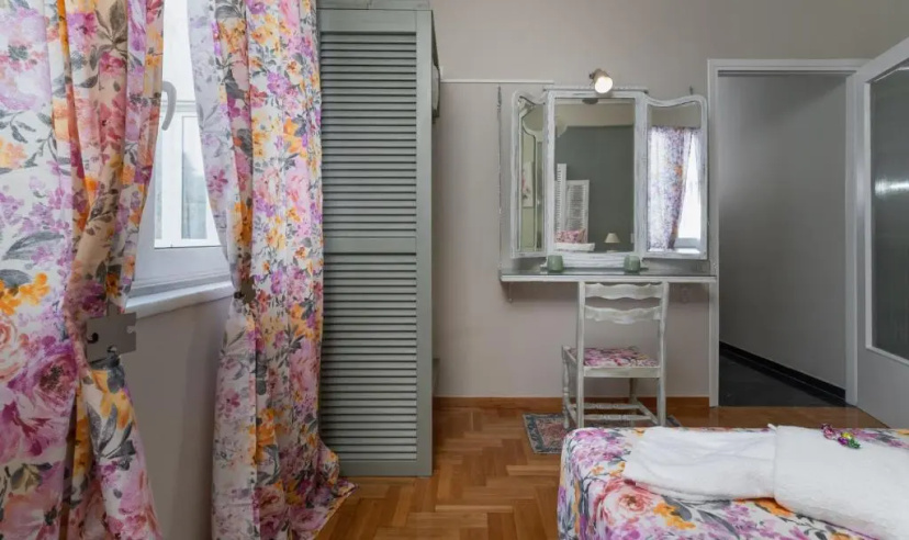 Athens Flower Apartment — забронировать отель в Афины
