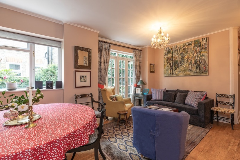 Цены на JOIVY 2 Bed Flat With Garden Next to Battersea Park! в Лондоне