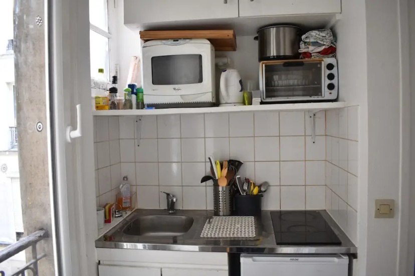 Цены на Parisian 1 Bedroom Apartment In The 18th в Париже