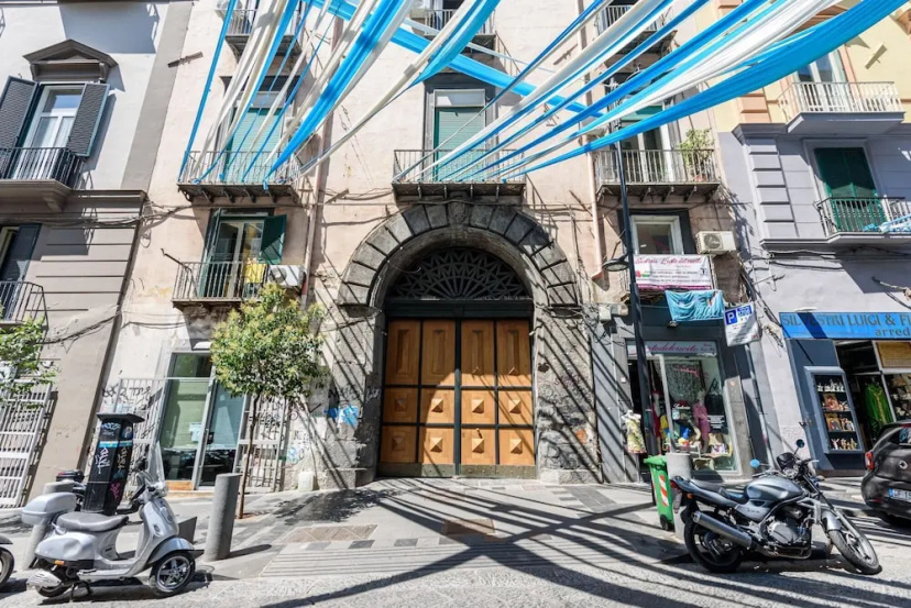 Цены на Via Duomo 196 in Naples в Неаполе