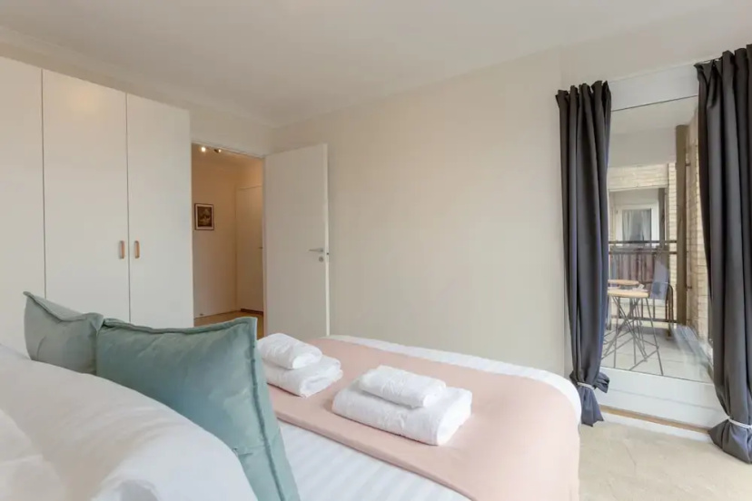 2 Bedroom Thames Apartment With Stunning Views — отель с удобным расположением в Лондоне