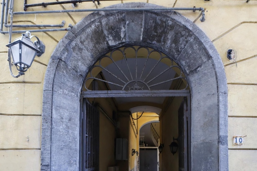 Appartamento a due Passi da via Duomo by Wonderful Italy — отель в Неаполе, Италия