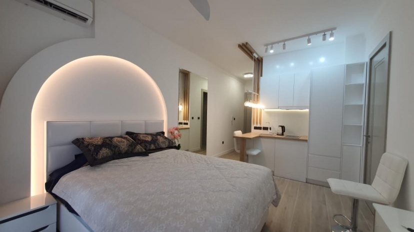 Цены на Luminous Apartment with Balcony near Budva Riviera в Будва