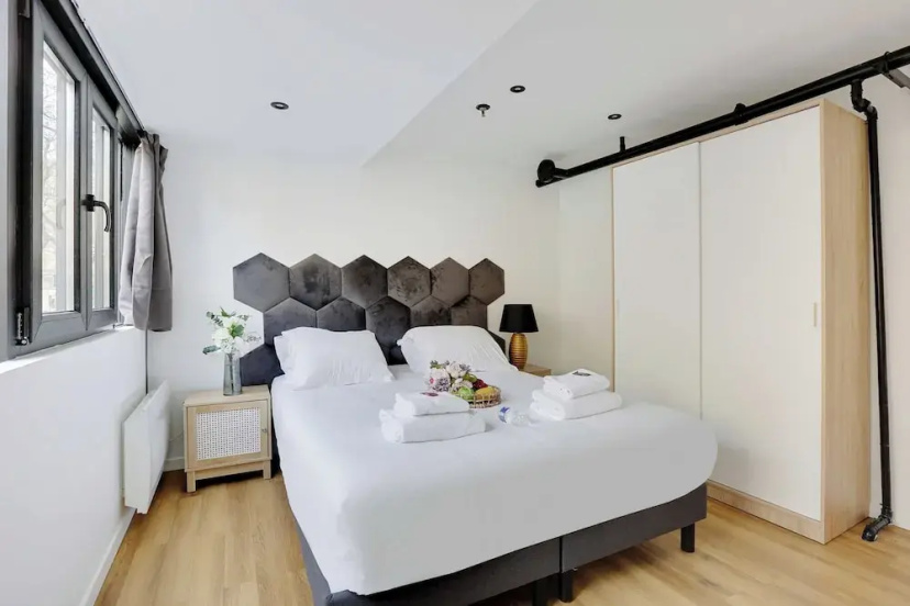 Цены на Amazing Apartment 1bdr/4p Beaubourg - Le Marais в Париже