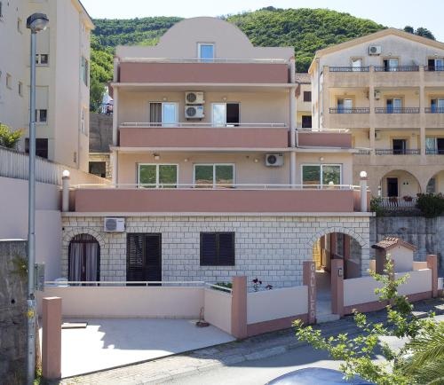 Цены на Apartments Vila Galileo в Будва