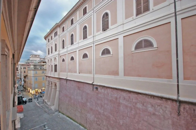 Amazing Attic In With Terrace In Fontana Di Trevi — отель с удобствами в Риме