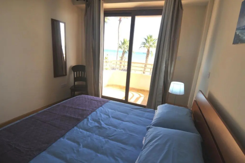 Ithaki Phinikoudes Apartment No. 202 — отель в Ларнака, Кипр