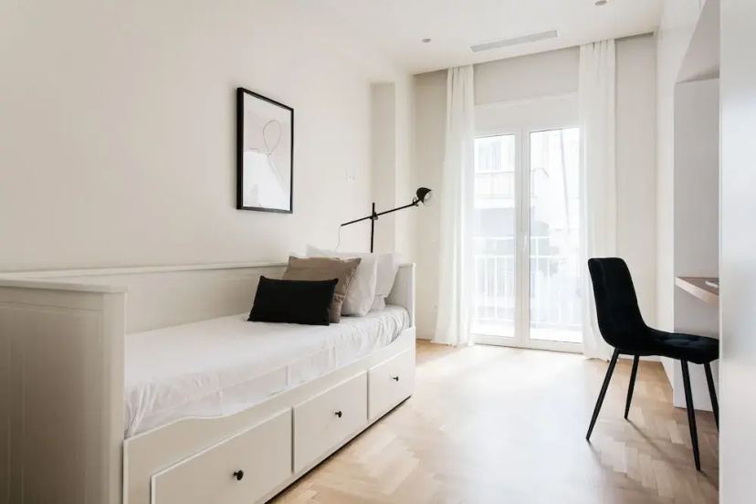 Spectacular 3BR Apartment in Pangrati — забронировать отель в Афины