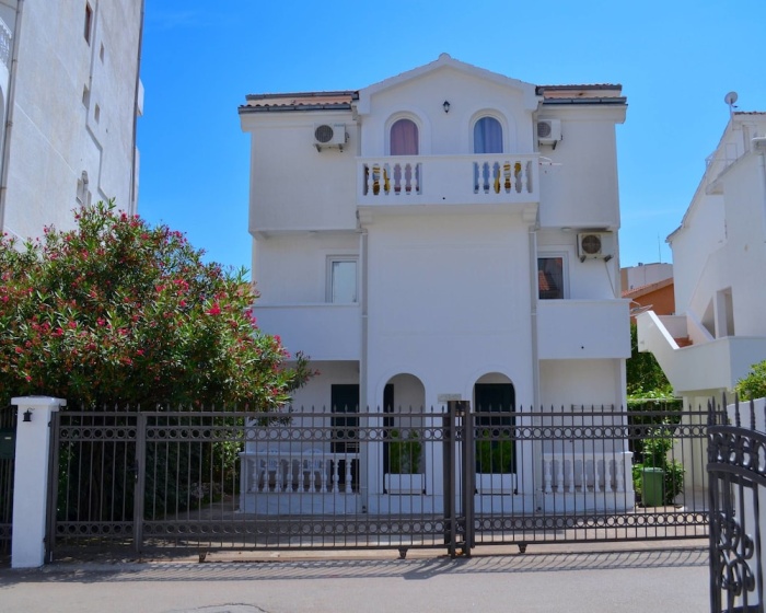 Цены на Amarillo Apartments в Будва