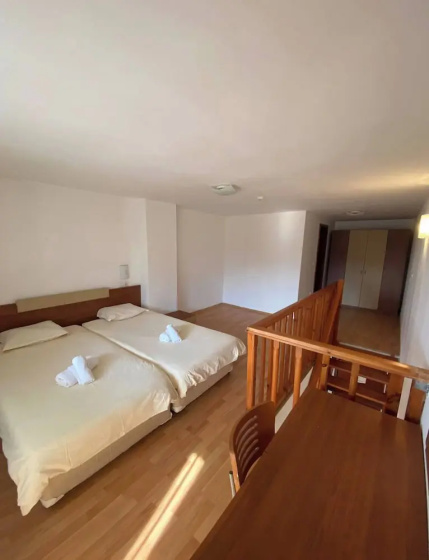 1 Bright Two Floor Apartment — отель с удобствами в Банско