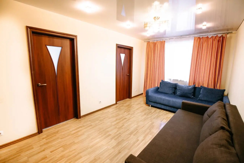 Michurina 15 Chetyrehkomnatnye apartamenty rjadom s KemGU — комфортный отель в Кемерове