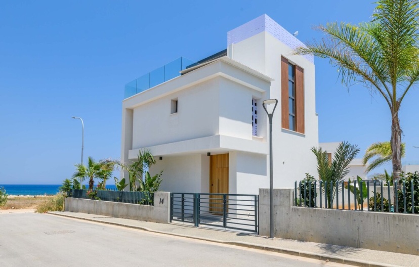 By The Beach - Emerald Seaview Villa — комфортный отель в Протарас