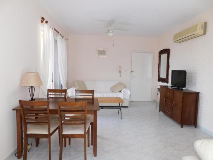 Emma's Place, 2 bedroom apartment with pool view — забронировать отель в Пафос