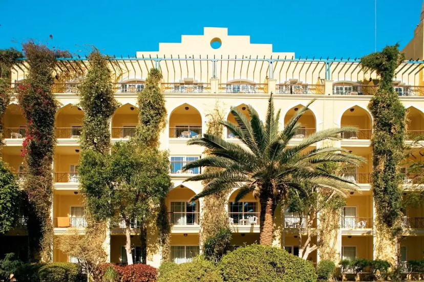 The Grand Resort — отель с удобным расположением в Хургаде