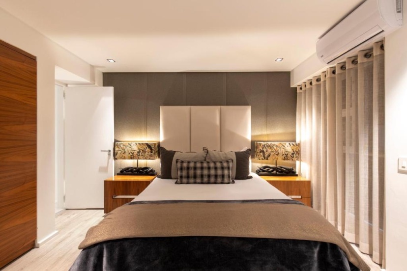 Clifton YOLO Spaces – Clifton Beachfront Penthouse — отель с удобным расположением в Кейптауне