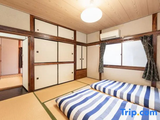 Kanzakigawa Royal Guest House — забронировать отель в Осаке