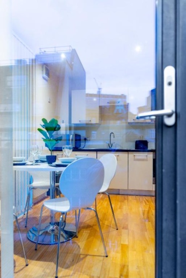 Balcony apartment - Central Croydon *Business travellers* Family & Friends* Contractors* — отель с удобствами в Лондоне