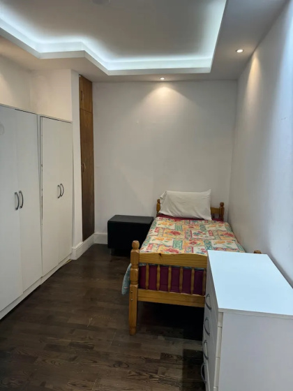 3 Bed Flat - Sleeps 5 - Wifi — комфортный отель в Лондоне
