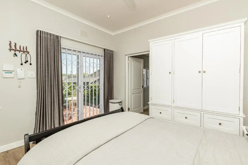 Spacious Guest Apartment in Rondebosch (Adults Only) — отель в Кейптауне, Южноафриканская Республика