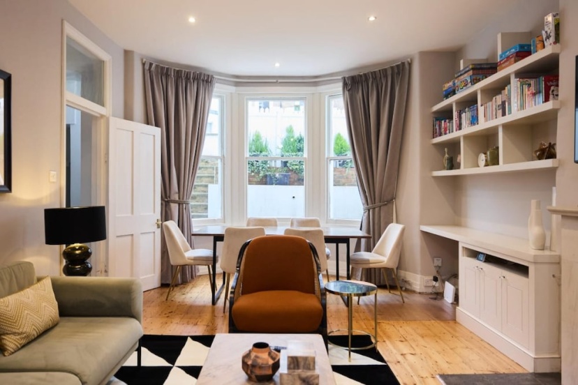 The West Kensington Hideout - Cozy 2bdr Flat With Garden — забронировать отель в Лондоне