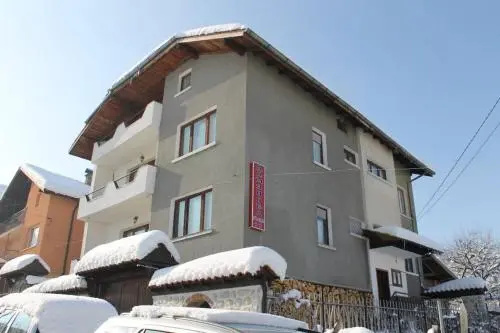 Guesthouse Damyanova Kushta — отель с удобным расположением в Банско