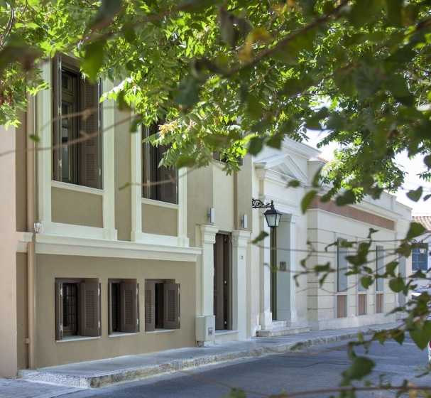 Цены на Tripodon Plaka in the shade of Acropolis by GHH в Афины