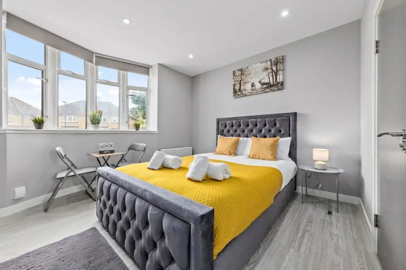 Serviced Ensuite Room Feltham Heathrow London Tw13 — забронировать отель в Лондоне