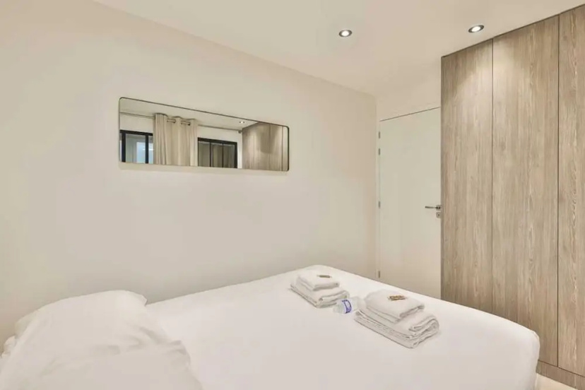 Newly Renovated Appartement Canal de L'ourq — забронировать отель в Париже