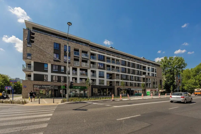 Bright Apartment With Parking by Renters — комфортный отель в Варшаве