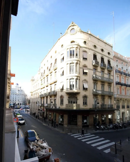 Apartamentos Travel Habitat Ayuntamiento — отель с удобствами в Валенсии
