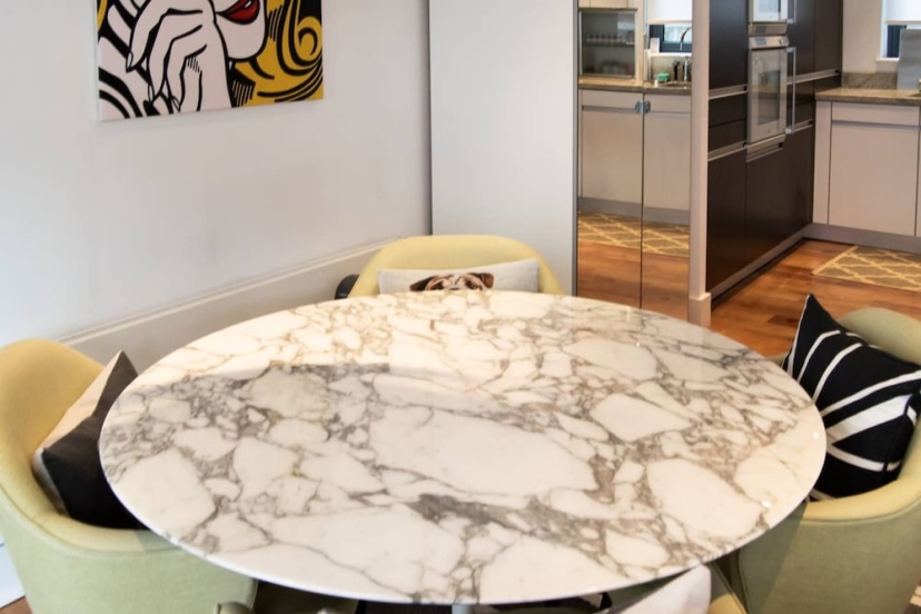 Modern 2 Bedroom With Balcony Near Oxford Street — забронировать отель в Лондоне