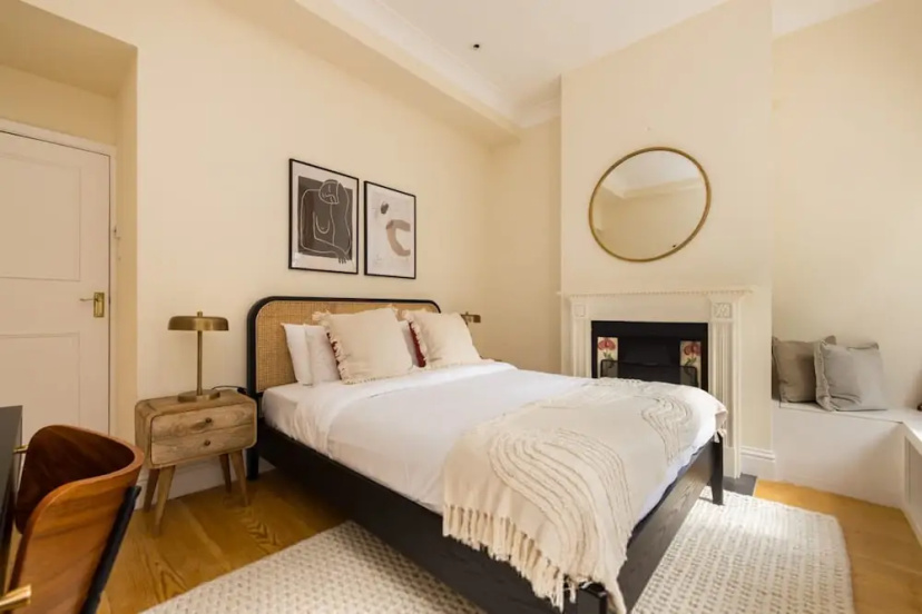 The Philbeach Gardens Place - Lovely 5bdr Flat With Terrace — отель в Лондоне, Соединенное Королевство