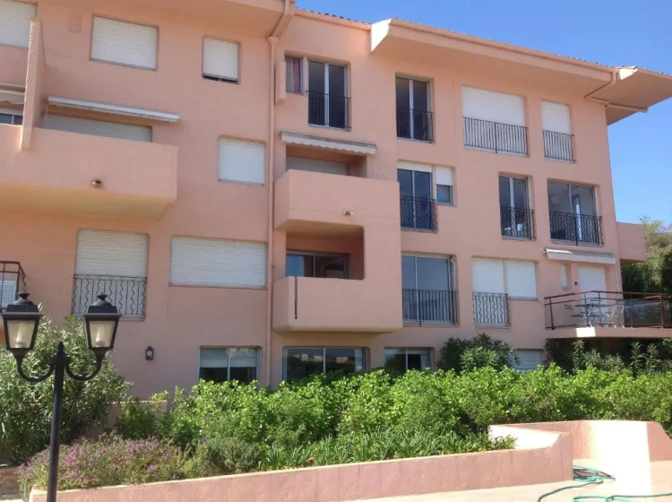 Saint-Tropez - Studio 40 m2 — отель с удобным расположением в Сент-Тропезе