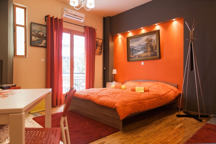 Charming 1 double bed apartment — отель с удобным расположением в Афины