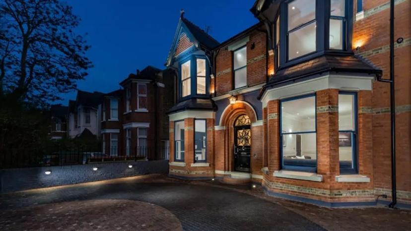 Dream House London With ac, Gym, hot Tub, Cinema — комфортный отель в Лондоне