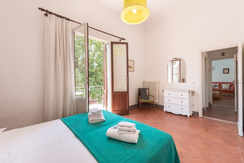 Pitti Large Apartment With Balcony — отель с удобствами в Флоренции