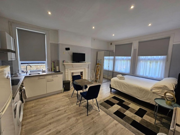 Studio Flat in Lovely Alexandra Palace, London — отель с удобствами в Лондоне
