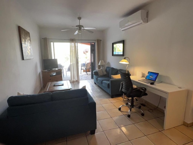 Limnaria Gardens Two Bed Apartment with Terrace and Pool Close to Beach — отель в Пафос, Кипр