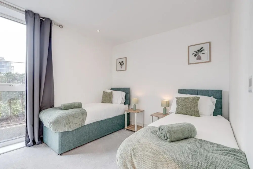 Cozy London Apartment With 2 Bedrooms — отель с удобствами в Лондоне
