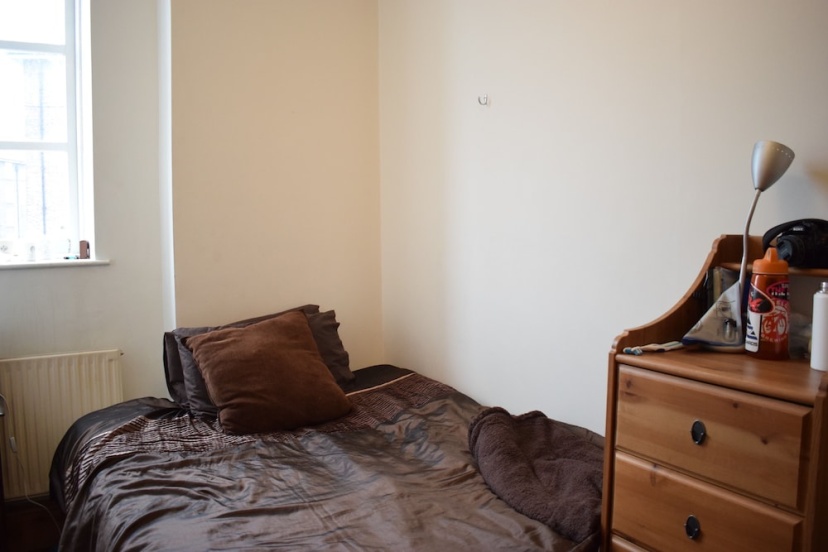Bright 2 Bedroom Apartment With Canal Views — забронировать отель в Лондоне