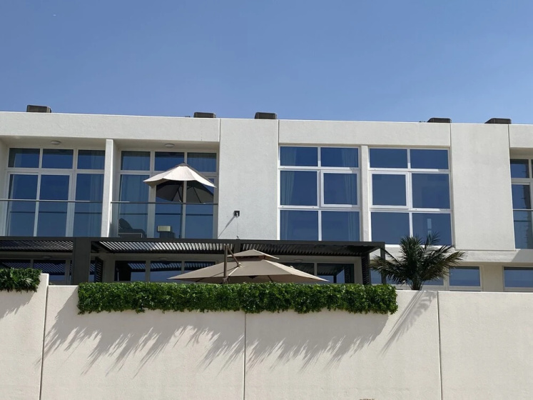 Spacious Luxury Villa With Pool and gym in Dubai — отель с удобствами в Дубае