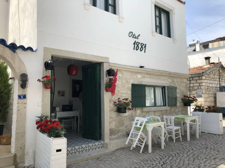 Alacati 1881 Concept Hotel — забронировать отель в Чешме