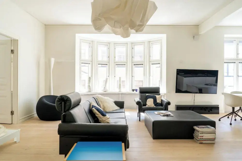 Stunning Downtown Retreat — отель с удобствами в Хельсинки