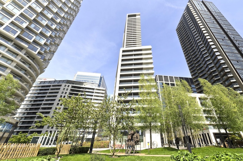 Luxury Waterfront Studio in Canary Wharf by Underthedoormat — отель с удобным расположением в Лондоне